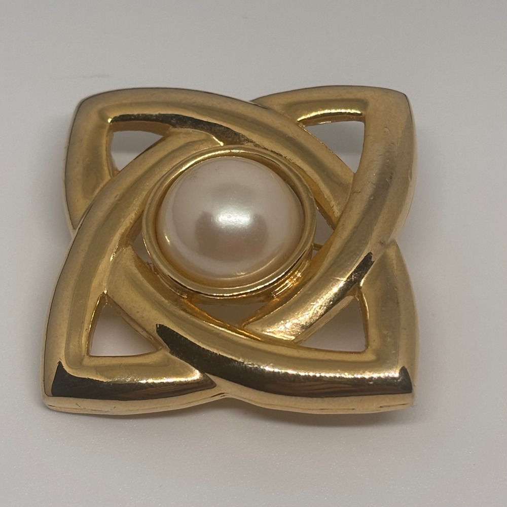 Celtic Knot Brooch Gold Tone Faux Pearl Accent‎ Square Pin Statement Accessory